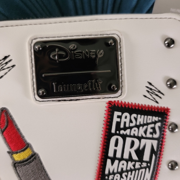 Disney loungefly cruella wallet - Picture 4 of 8